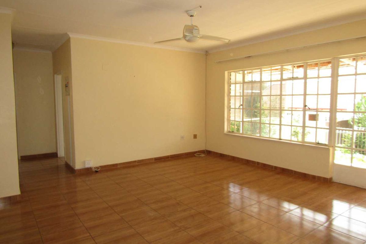 Charming Life Rights Townhouse in sought-after Retirement Village - Photo 2