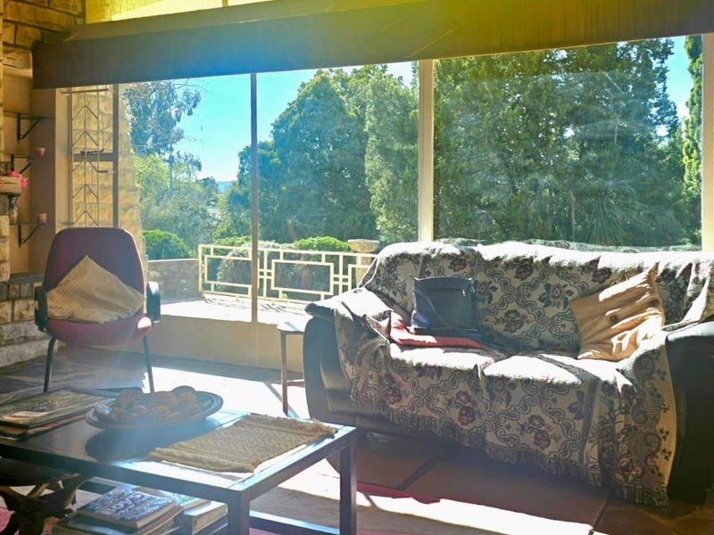 Exquisite Four-Bedroom Home Nestled in Nature – Your Private Oasis Awaits - Photo 3