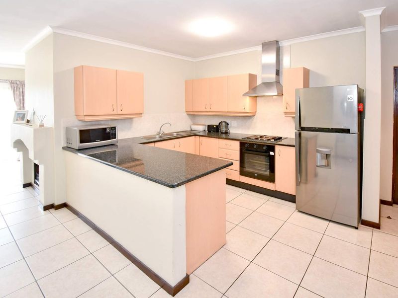 Modern Elegance & Easy Living in the Heart of Dainfern - Photo 4