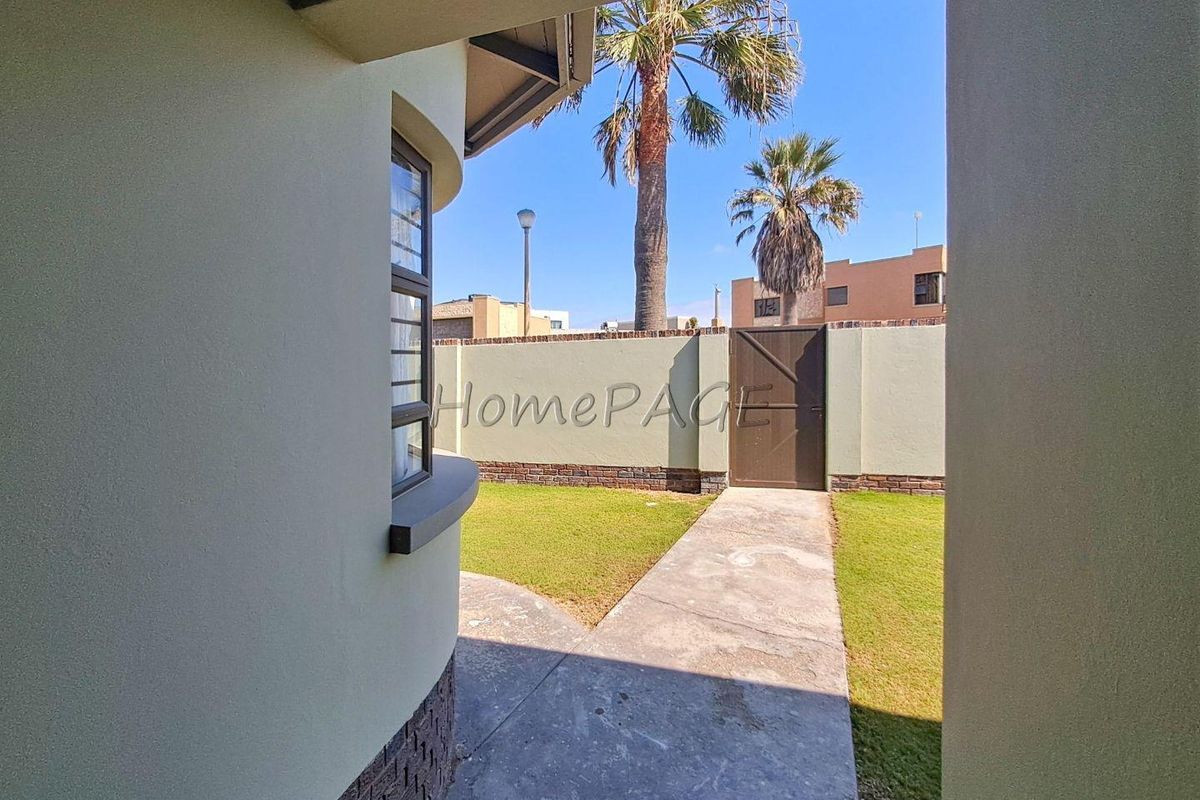 Lagoon, Walvis Bay:  4 Bedr Art Deco Home with 1 Bedr Flat is for Sale - Photo 3