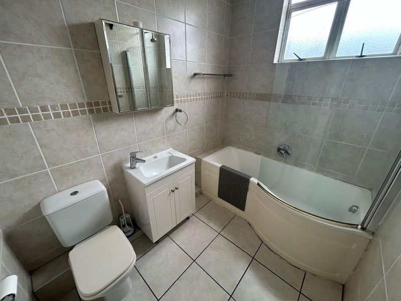 Beautifully Appointed 1-Bedroom Apartment – Prime Location - Photo 8