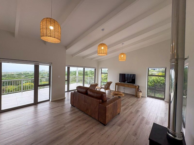 Live Among the Fynbos with Panoramic Sea Views - Photo 3