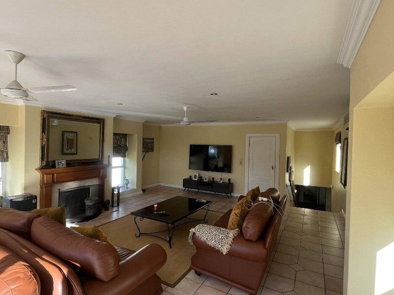 A Bryanston Legacy Estate — Where Timeless Luxury Meets 4,000m2 of Private Prestige - Photo 5