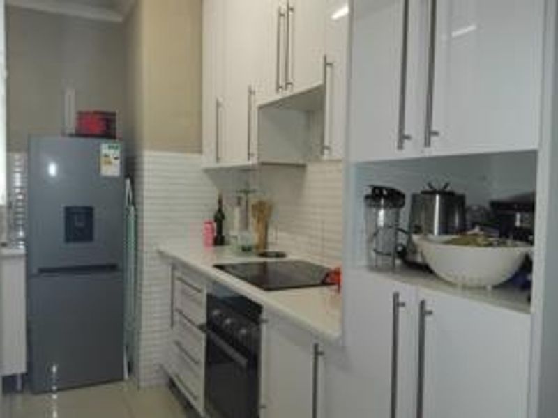 Renovated 1st floor apartment - Photo 5