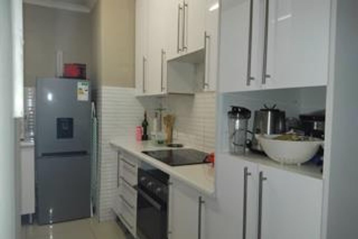 Renovated 1st floor apartment - Photo 5