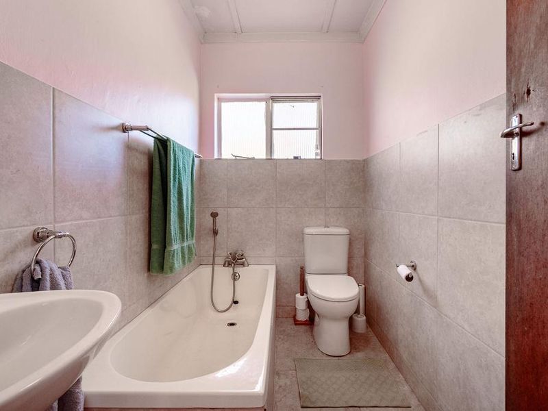 "Off-Grid Oasis with 6 Dwellings in the Heart of the Langkloof!" - Photo 6