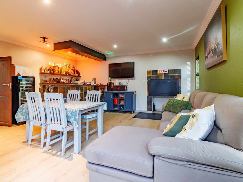 Gorgeous Midlands Estate home - Photo 10