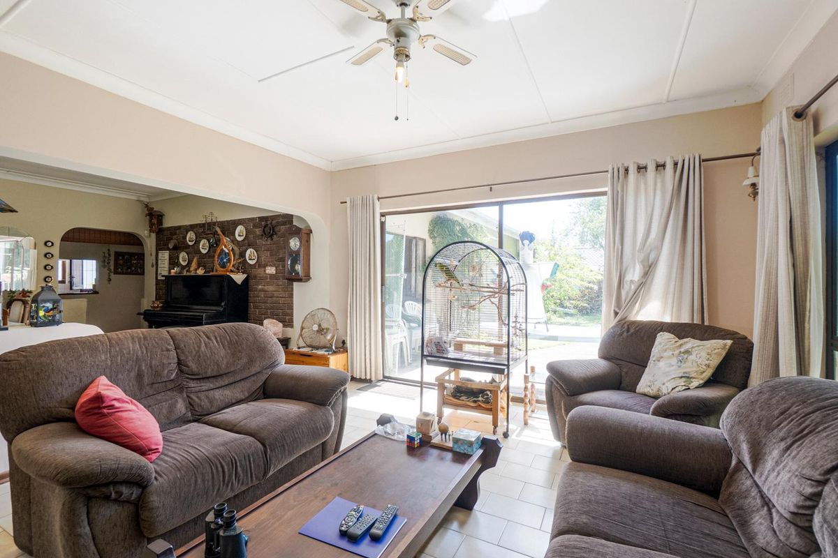 Level land family home - Photo 4