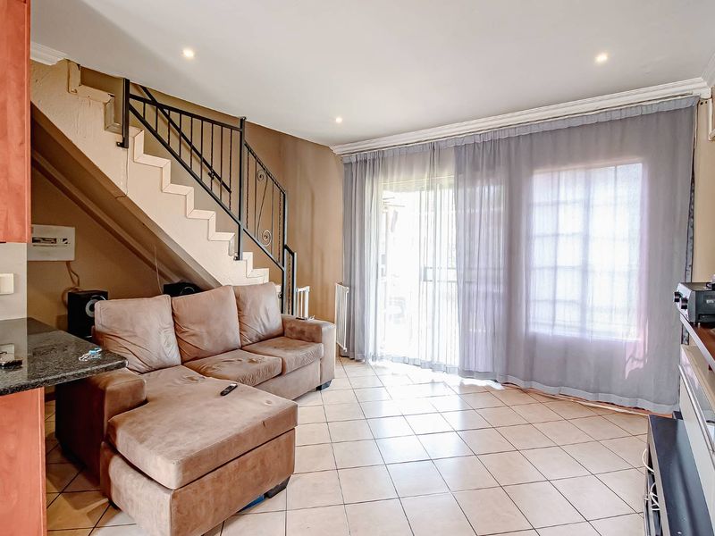 Spacious 3 Bedroom Home in a Secure, Well-Maintained Complex - Photo 6