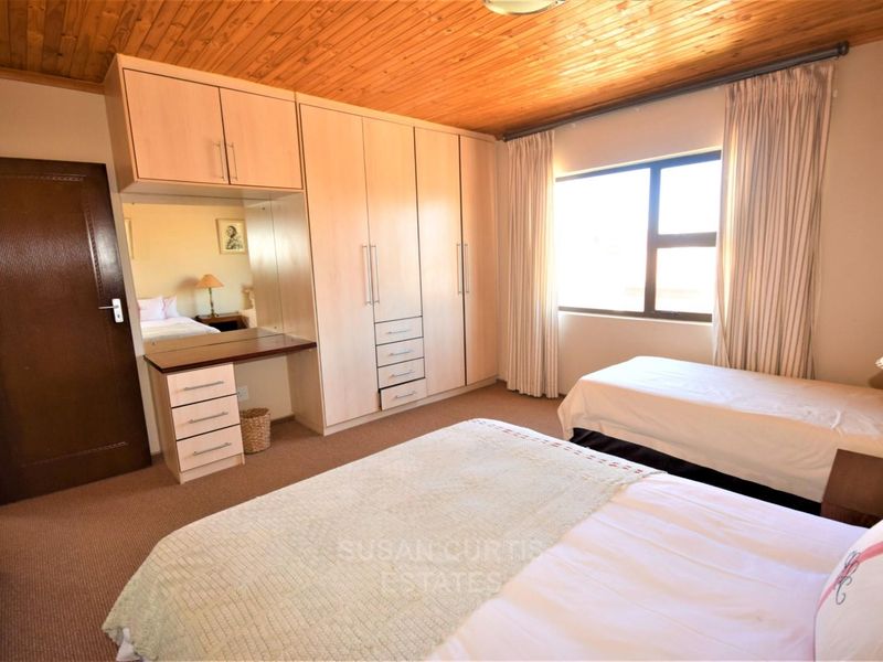 Spacious double story house near the Mall and beach - Photo 7