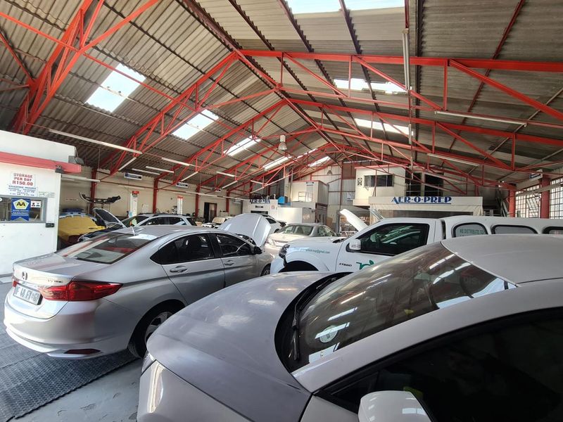 Unlock Opportunity: Versatile Warehouse in New Centre - Photo 4