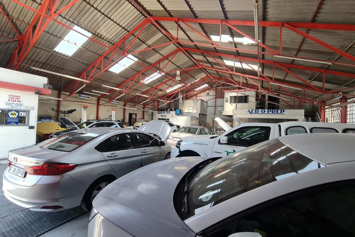 Unlock Opportunity: Versatile Warehouse in New Centre - Photo 4