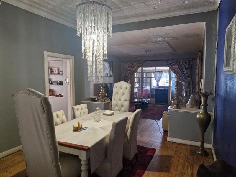 Family Home with three Cottages for Sale - Photo 10