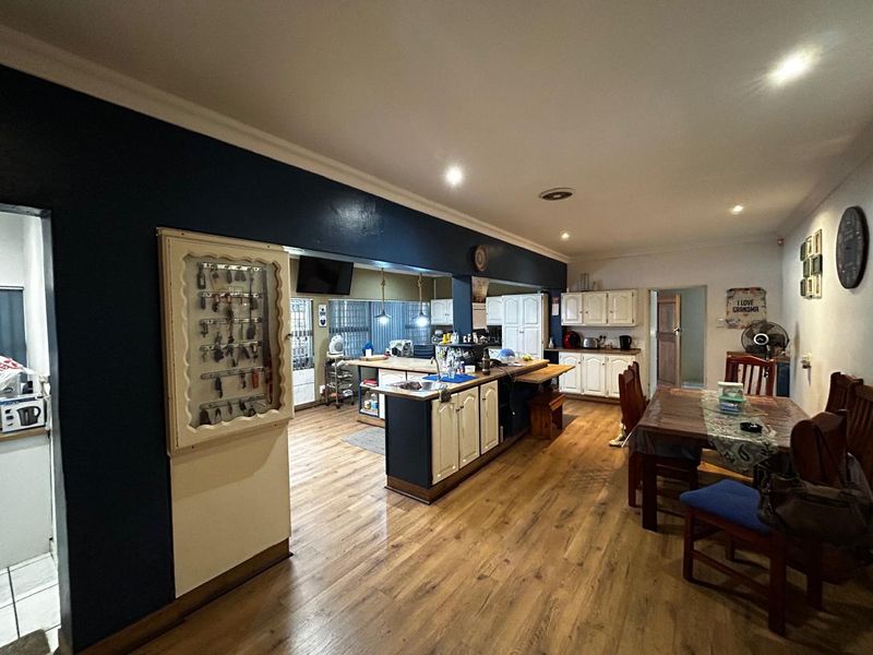 Fully furnished 5 bed house and ready to use buisness - Photo 10