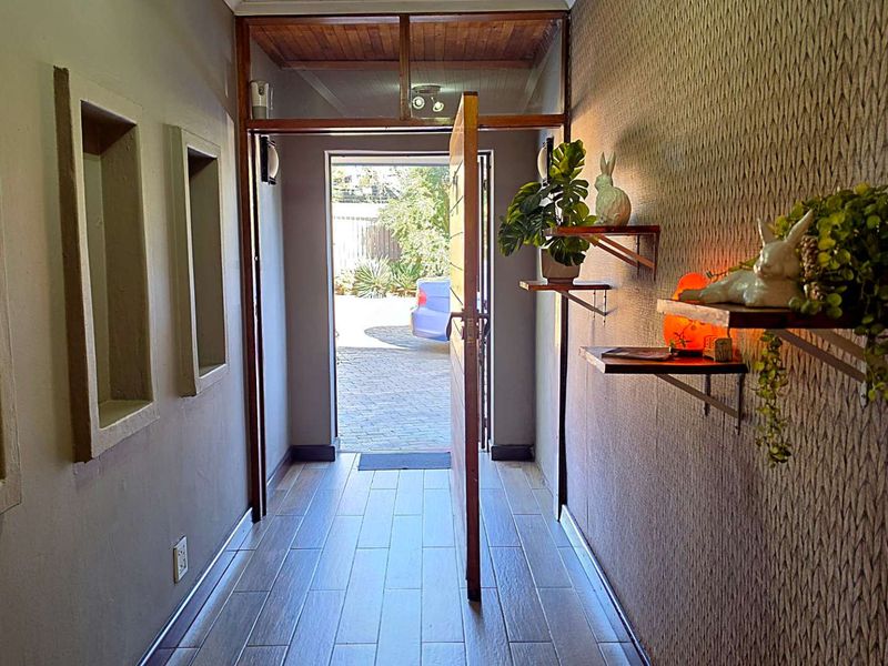 4 Bedroom House for Sale in Randhart - Photo 2