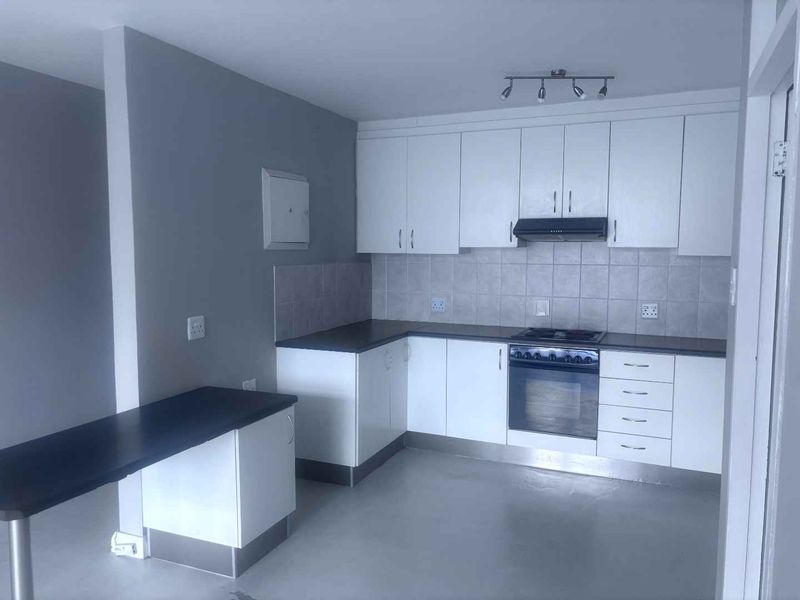 The Beaches Bachelor Apartment - Photo 3