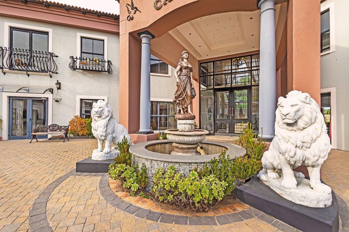Discover the Ultimate in Exclusive Luxury and Privacy: Majestic Tuscan Mansion with Panoramic Views - Photo 4
