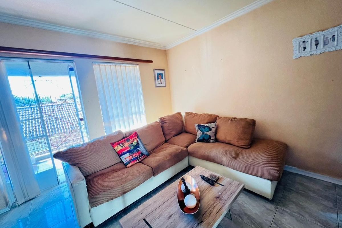 Townhouse For Sale in Randhart, Alberton - Photo 5