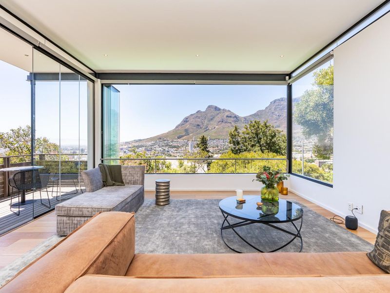 Spacious Layout Designed for Comfortable Living in Tamboerskloof - Photo 7