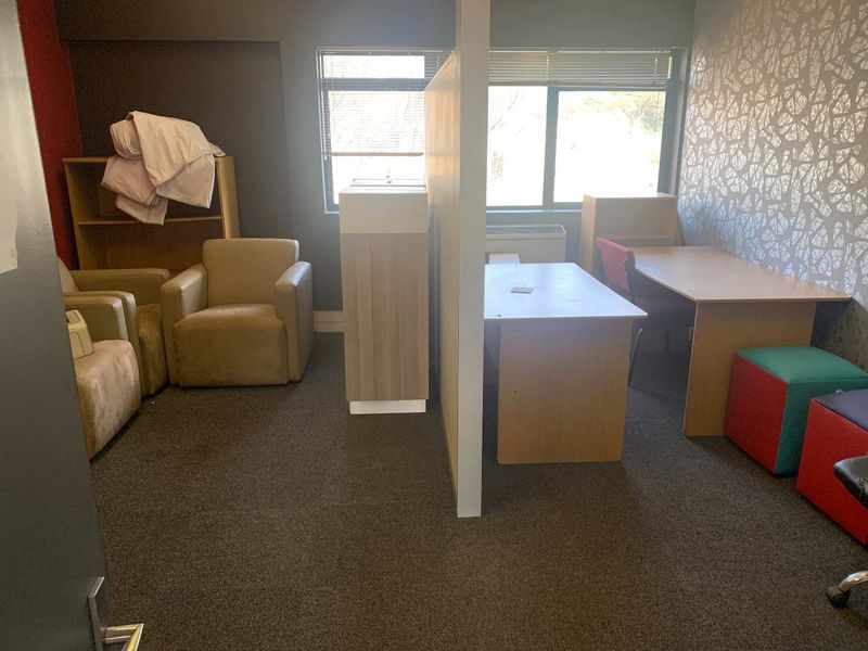 404m2 Office Space To Let | 39 Empire Road, Parktown - Photo 5
