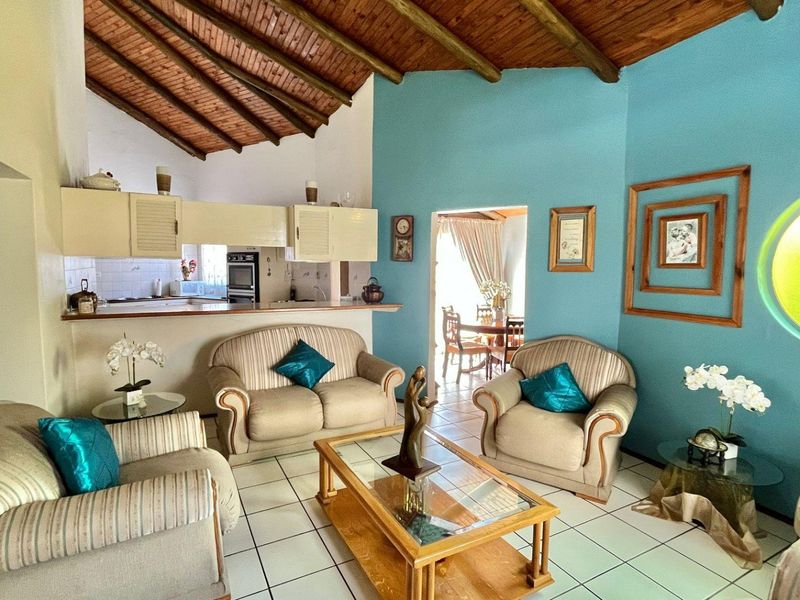 Luxurious Living Awaits in Sunward Park Village! - Photo 2