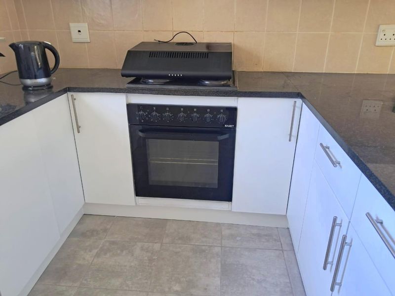 2 Bedroom Ground Floor Apartment to Rent from 1 September 2026 - NO PETS ALLOWED - Photo 7