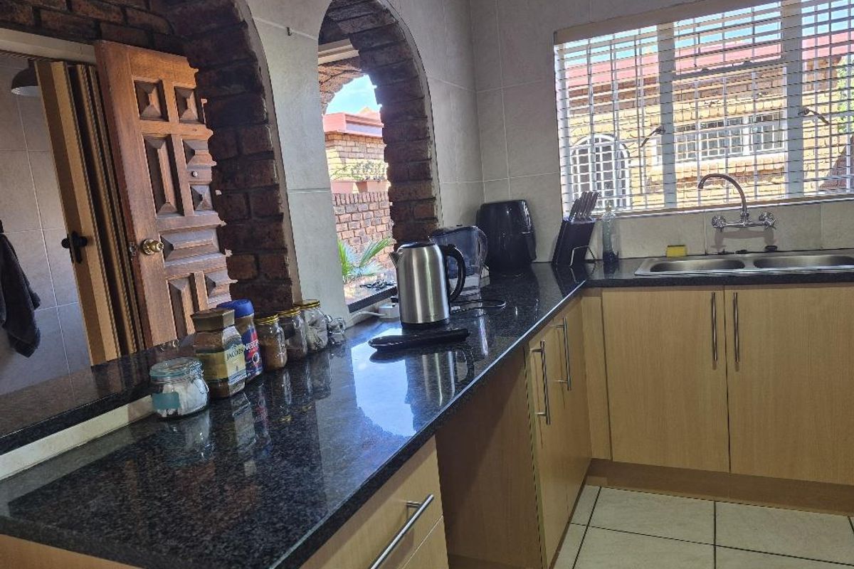 Modern spacious townhouse - pet friendly - Photo 4