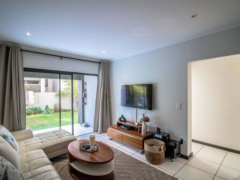 Lovely 2 Bed 1 Bath Apartment in Lonehill - Photo 5