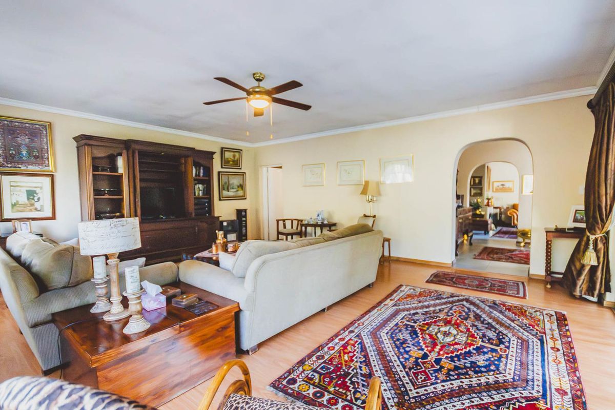 Spacious family abode in a security estate! - Photo 4