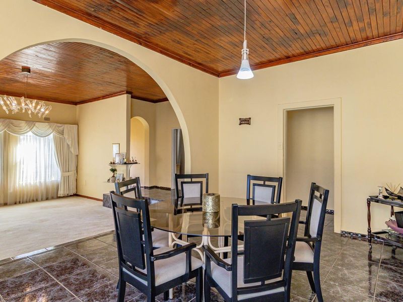 Immaculate Family Oasis with Pool and Lapa - Photo 10