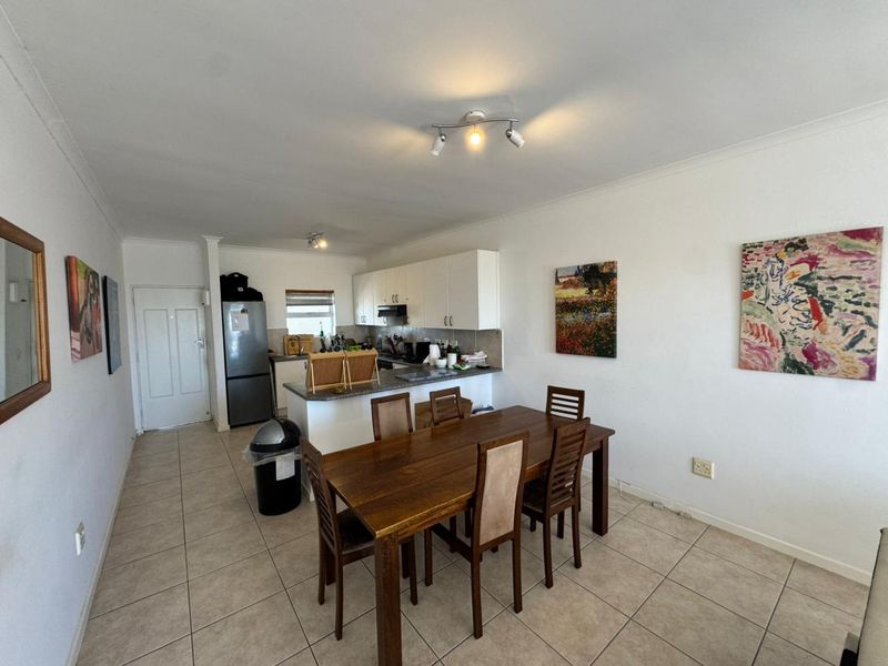 Top floor apartment in Royal Ascot - Photo 2