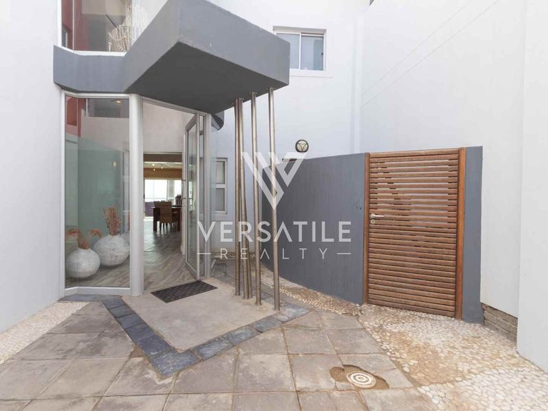 Beachfront House For Sale - Photo 4