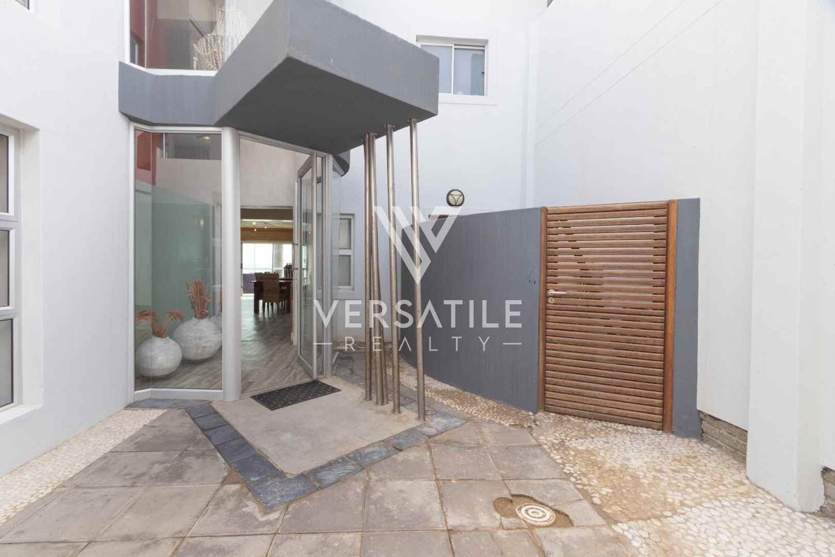 Beachfront House For Sale - Photo 4