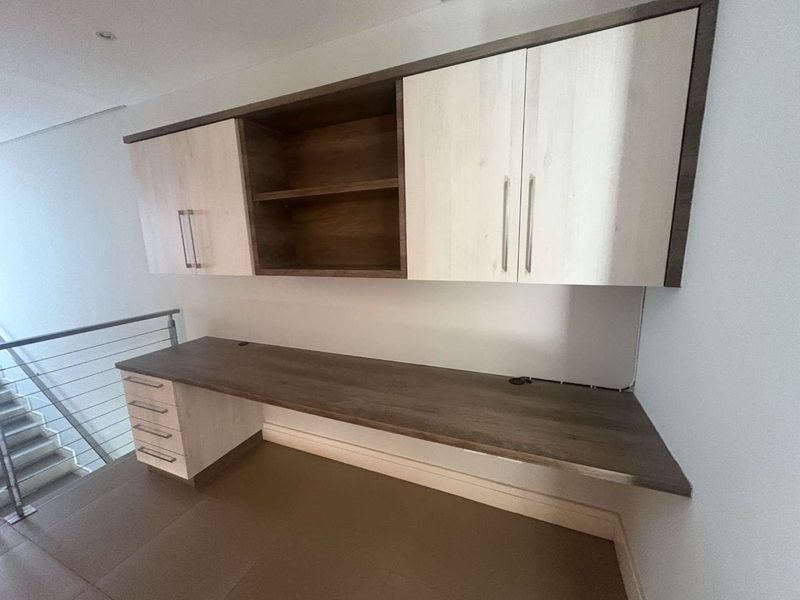 3 Bedroom Townhouse in upmarket complex - Photo 6