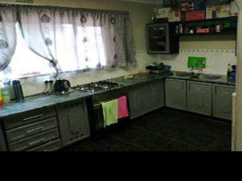 Priced to sell property - Photo 3