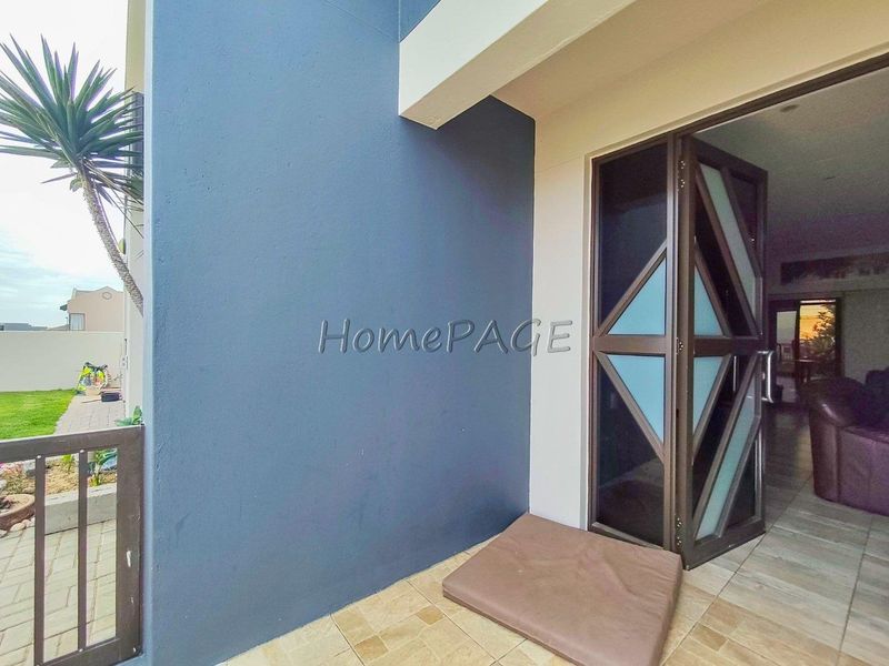 Dolphin  Beach, Walvis Bay:  High-Lying 5 Bedr Home is for Sale - Photo 4