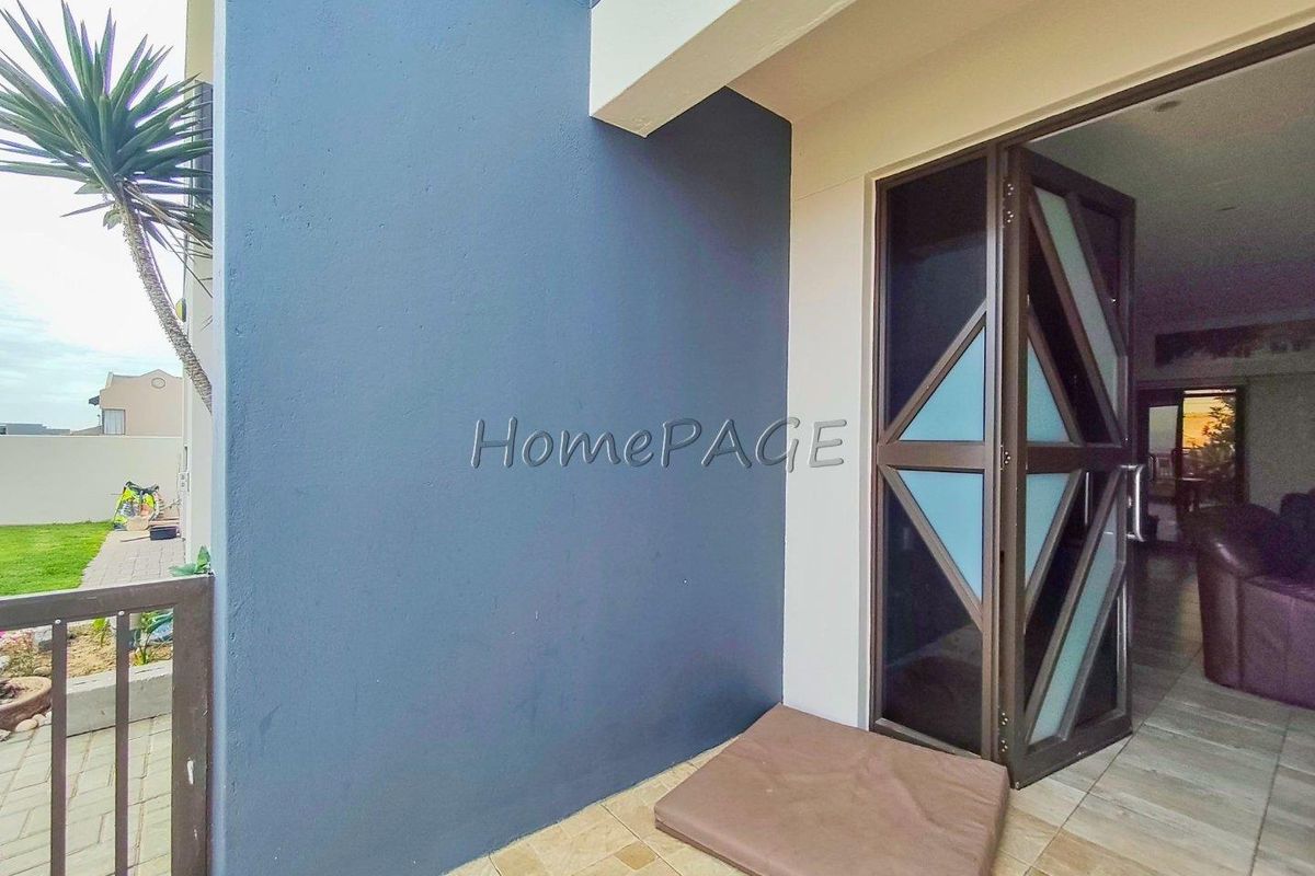 Dolphin  Beach, Walvis Bay:  High-Lying 5 Bedr Home is for Sale - Photo 4