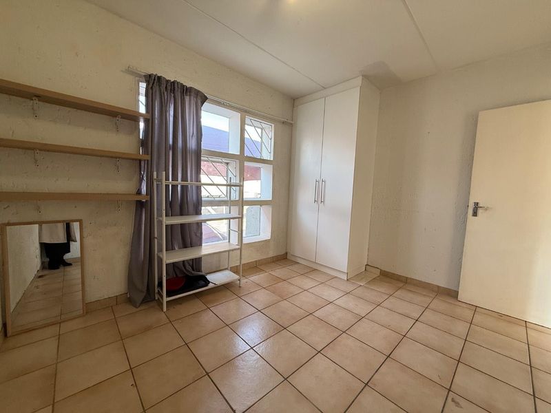 3 Bedroom Townhouse with Great Potential in Cricklewood, Mulbarton - Photo 10