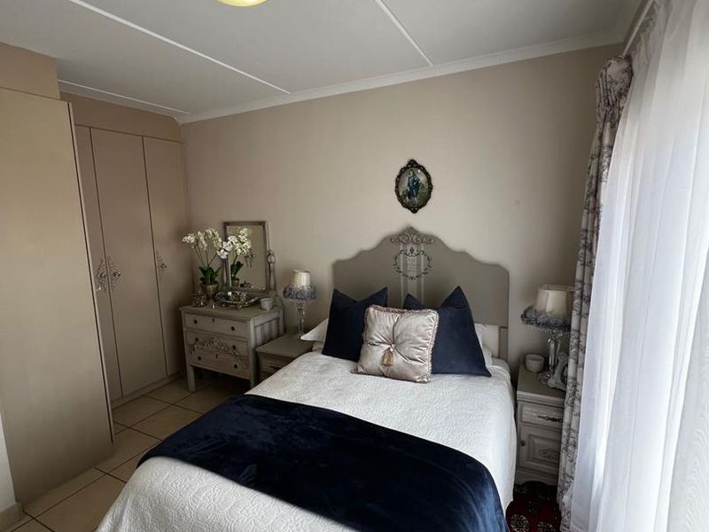 Retire in beautiful 2-bedroom apartment - Photo 10