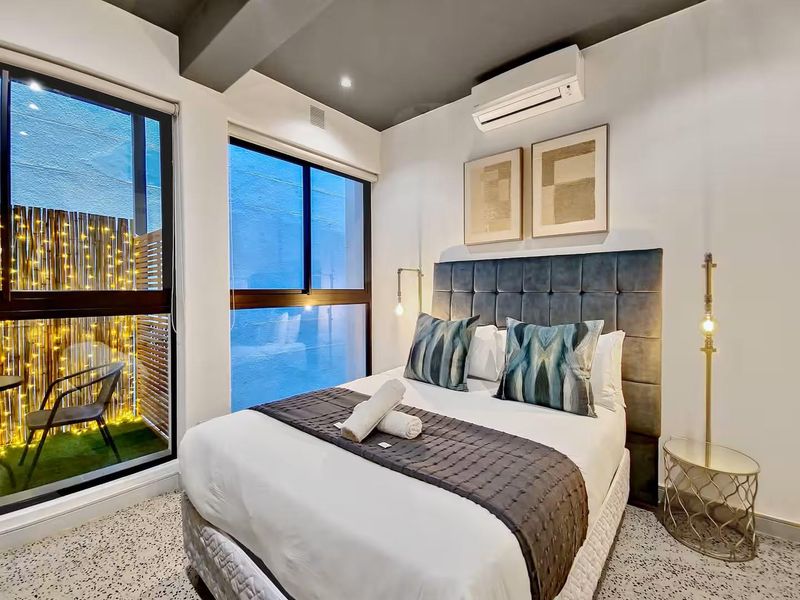 Fully Furnished Chic City Pad - Photo 5