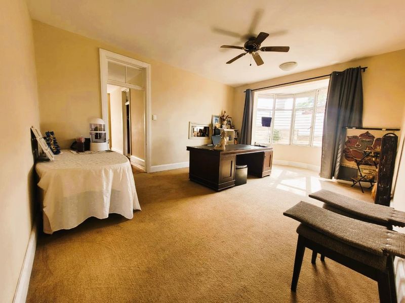 Double Volume Spacious Glenwood Home - Photo 8