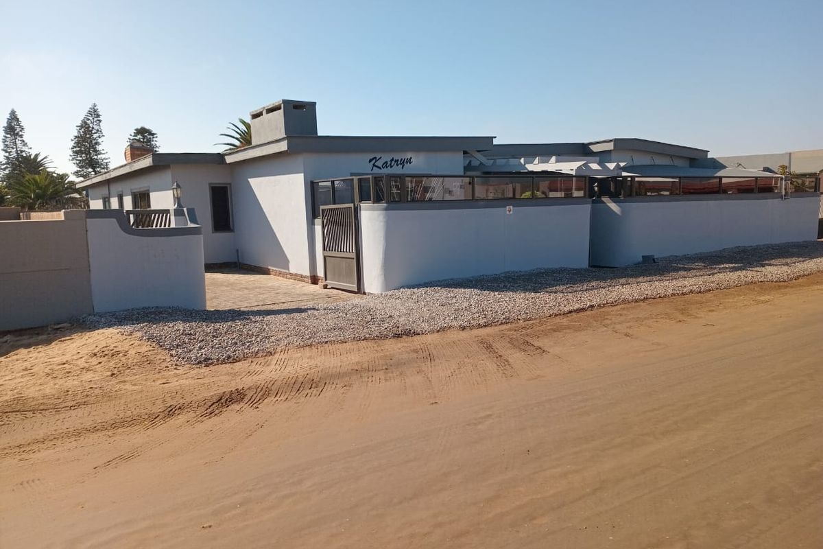 Beautiful house for sale - North dune, Henties Bay - Photo 2