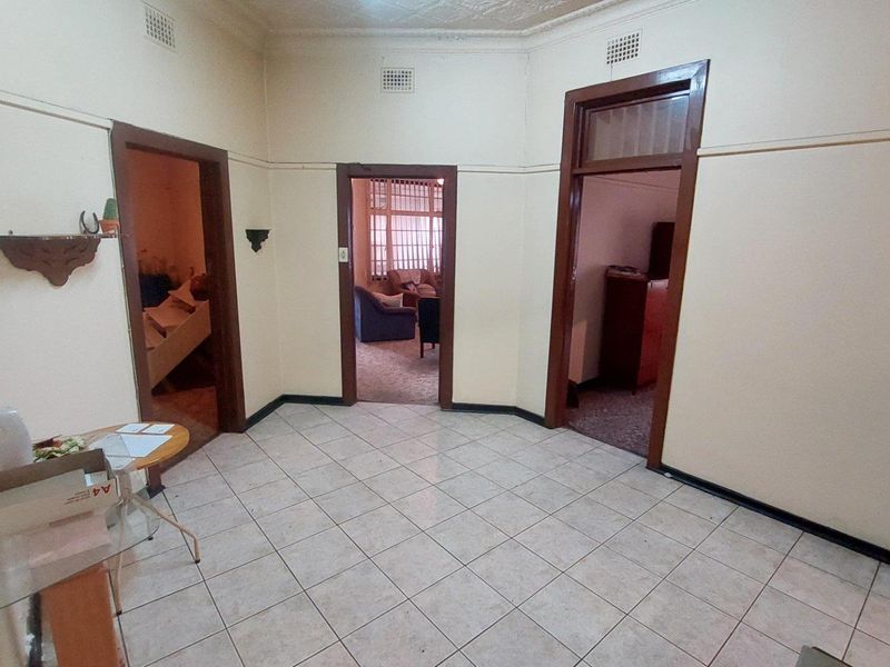 Transform & Personalize This Generous Vintage Space! - Photo 9