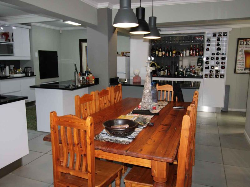 Modern Secure Living Townhouse with an Bachelor Flat - Photo 5