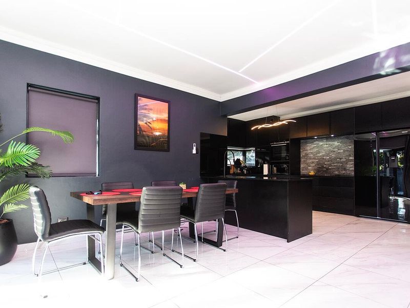 Prime Investment Meets Luxury Lifestyle - Photo 7