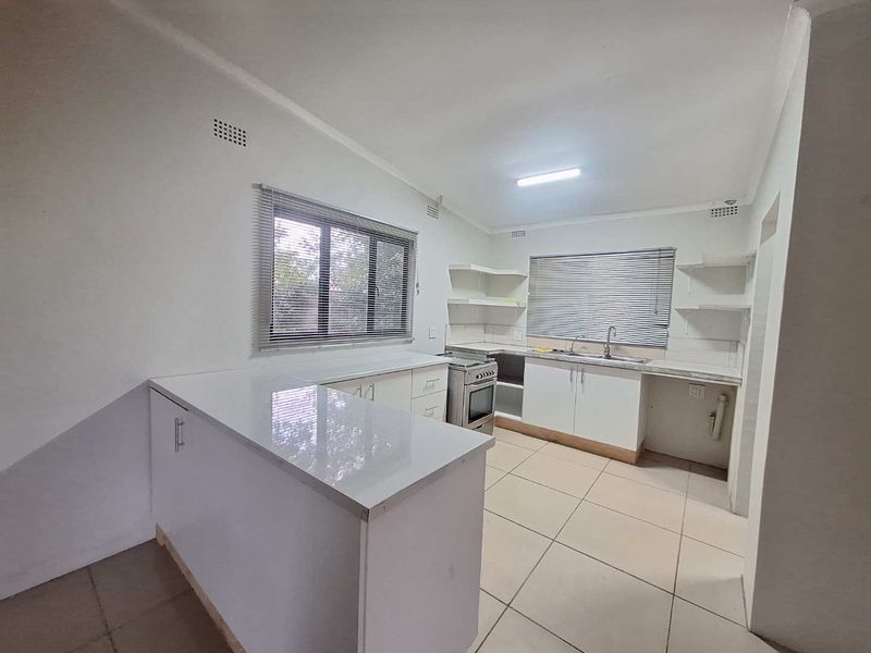 2 Bedroom Granny Cottage in Hillcrest, including water. - Photo 2