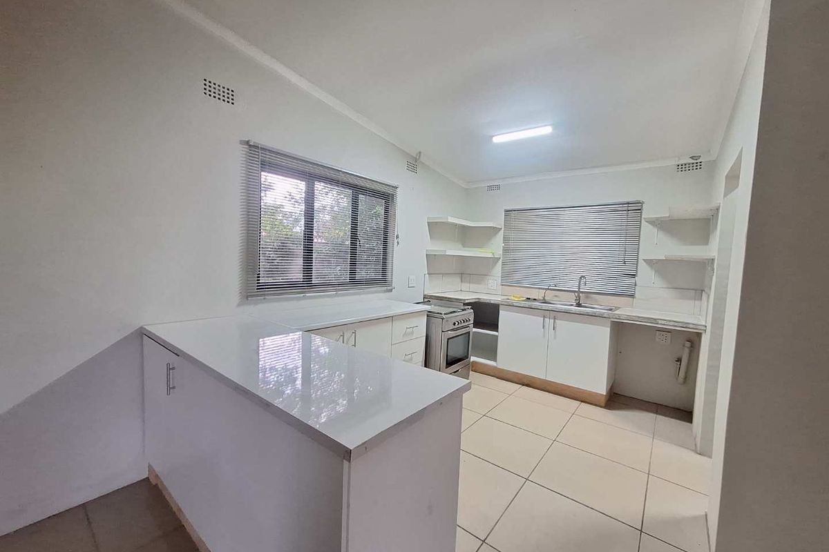 2 Bedroom Granny Cottage in Hillcrest, including water. - Photo 2