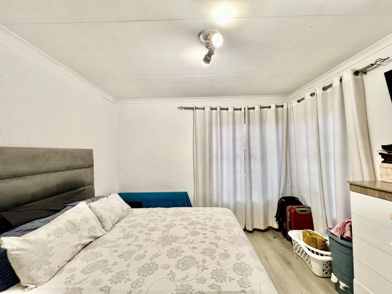 Updated Unit with Contemporary Kitchen & Lounge Area for Sale - Photo 7