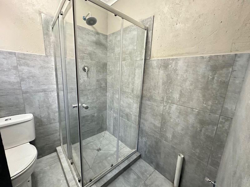 Newly Built Bachelor Unit to Rent – Danville Ext 8 – R4,000 pm - Photo 9
