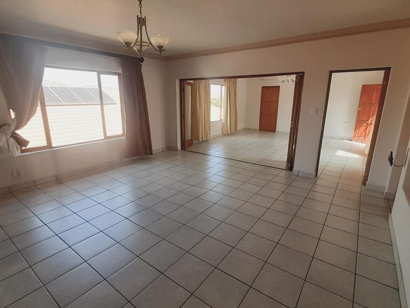 "Exclusive Birdwood Home with Gourmet Kitchen and Entertaining Spaces!" - Photo 8